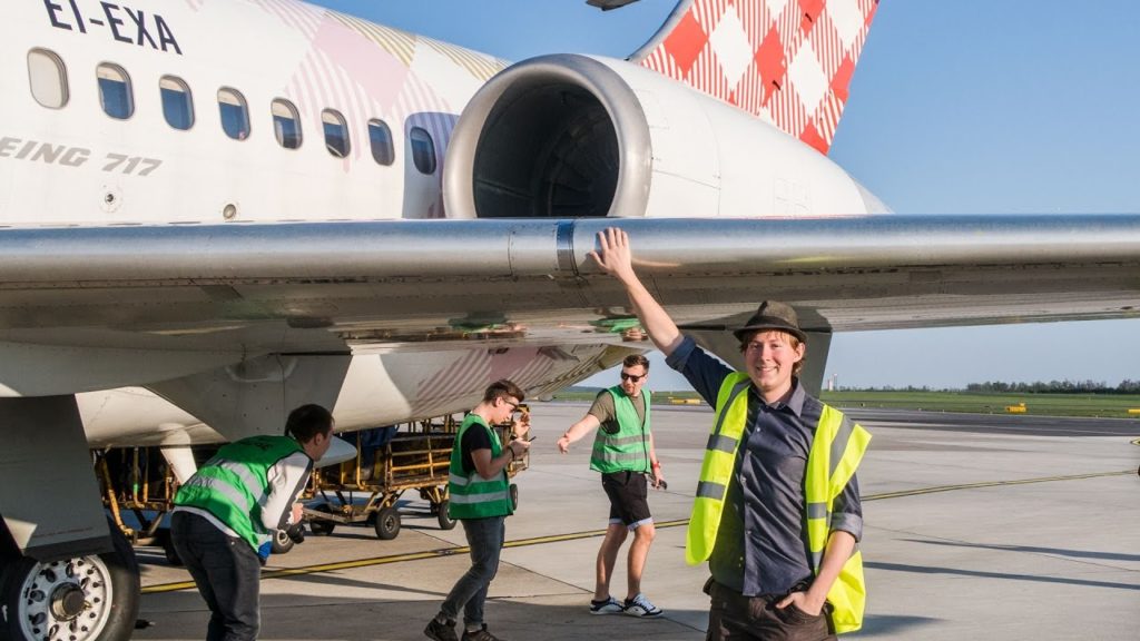 VLOG | First VOLOTEA Boeing 717 flight to Vienna! | + Booked flights and Airport Tour