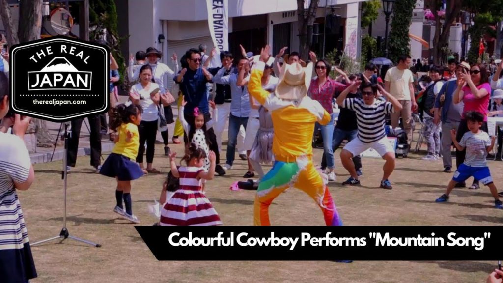 Colourful Cowboy Performs "Mountain Song", Infiorata Festival, Kobe | The Real Japan | HD