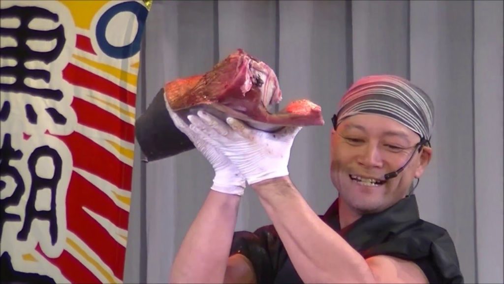 マグロ解体ショー（和歌山県・黒潮市場）Tuna Cutting Show(Kuroshio Market in Wakayama)  鮪魚解體秀（黑潮市場, 和歌山遊艇城）