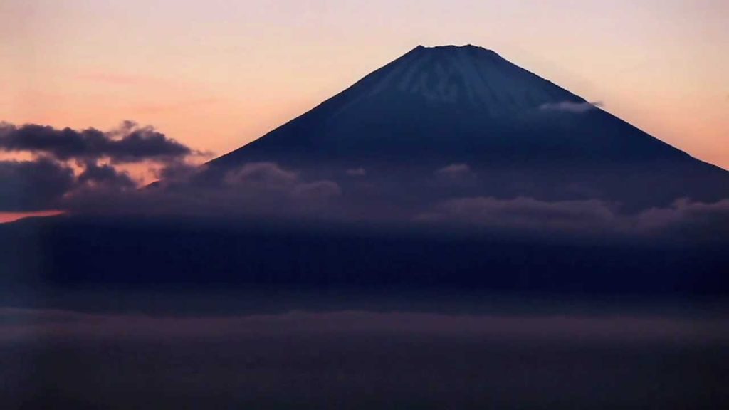 [Mt.Fuji] The Mountain Gazing out over Japan