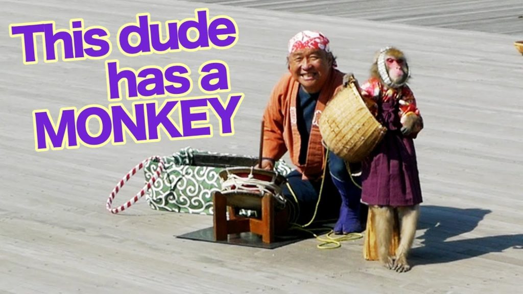 Old dude at Mojiko Retro with a monkey (Kitakyushu)