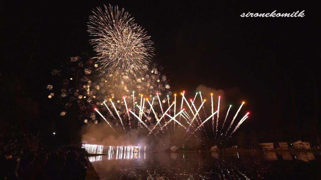 Water shell 2014年 いものこまつり in 鶴ヶ池 フィナーレ 水中花火ショー Imonoko Matsuri Fireworks Festival in Akita Japan