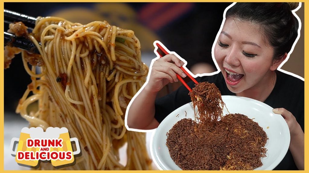 SINGAPORE STREET NOODLES TOUR! Late Night Singaporean Food