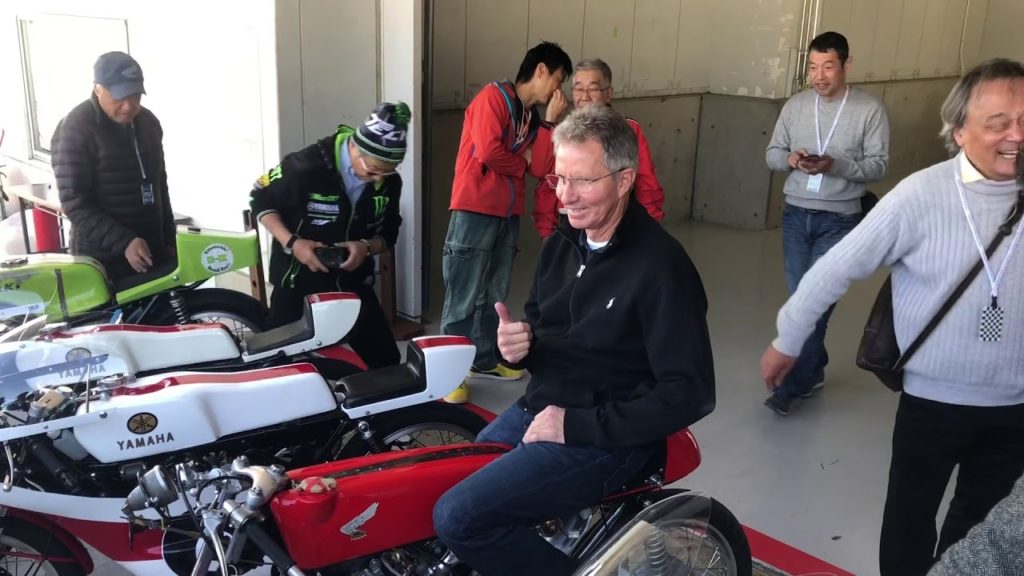 エディ・ローソン 気さくにクラシックバイクを物色する姿 2019 Suzuka Sound of Engines より ピットウォーク Pit Walk Sunday エディ・ローソン 気さくにクラシックバイクを物色する姿 2019 Suzuka Sound of Engines より ピットウォーク Pit Walk Sunday