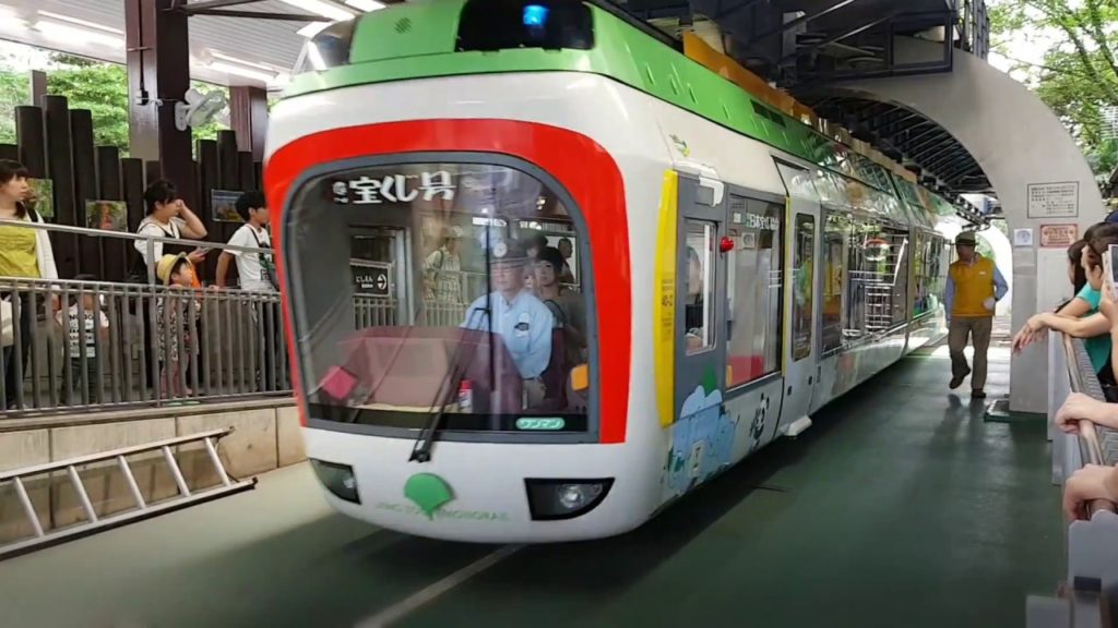 Menjajal Kereta Gantung – Monorel East to West Garden Ueno Zoo Tokyo JEPANG Menjajal Kereta Gantung - Monorel East to West Garden Ueno Zoo Tokyo JEPANG