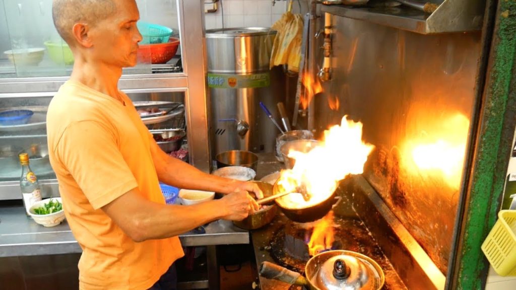 ULTIMATE Hong Kong STREET FOOD tour in Kowloon | CRAZY Bandit Chicken and MUST EATS in Hong Kong