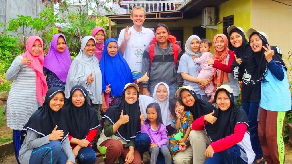 Indonesia Vlog 🇮🇩 Dec 17, 2017 🏝️ Sumatra Island 🏝️ The Walk Around the World Travel Vlog