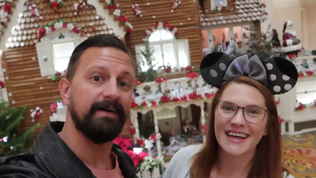 Delicious Dinner At Disney's Grand Floridian Cafe, A Gingerbread House Tour & Holiday Treats!