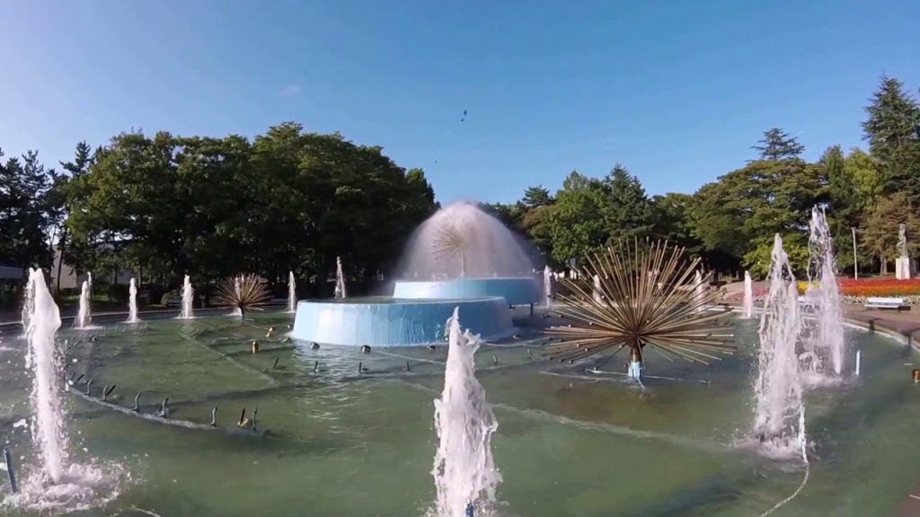 Dandelion Waterspout Fountains in Aomori [CC]