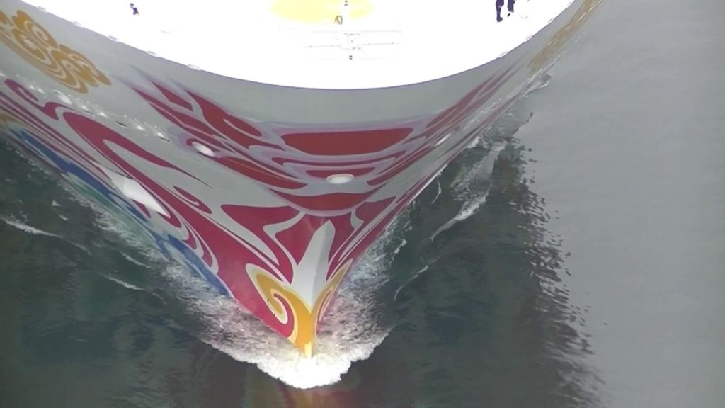 The Nagasaki Port that a drone is not necessary. I take Norwegian Joy on Megami Bridge.