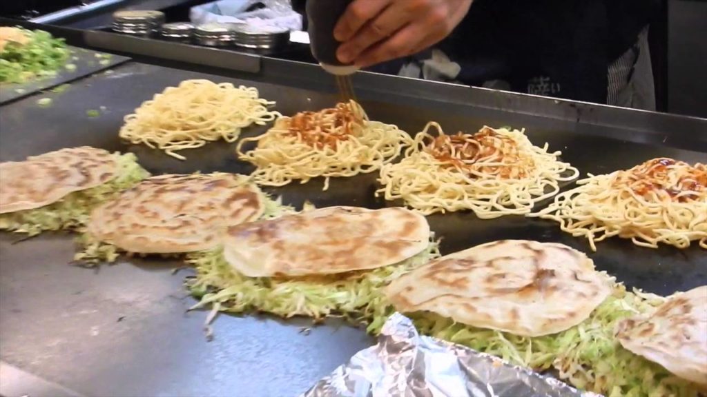 Spezialität in Hiroshima - Okonomiyaki!