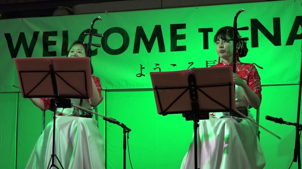 二胡演奏　Haruna&Akane　アミュ おもてなし広場　20191124181415
