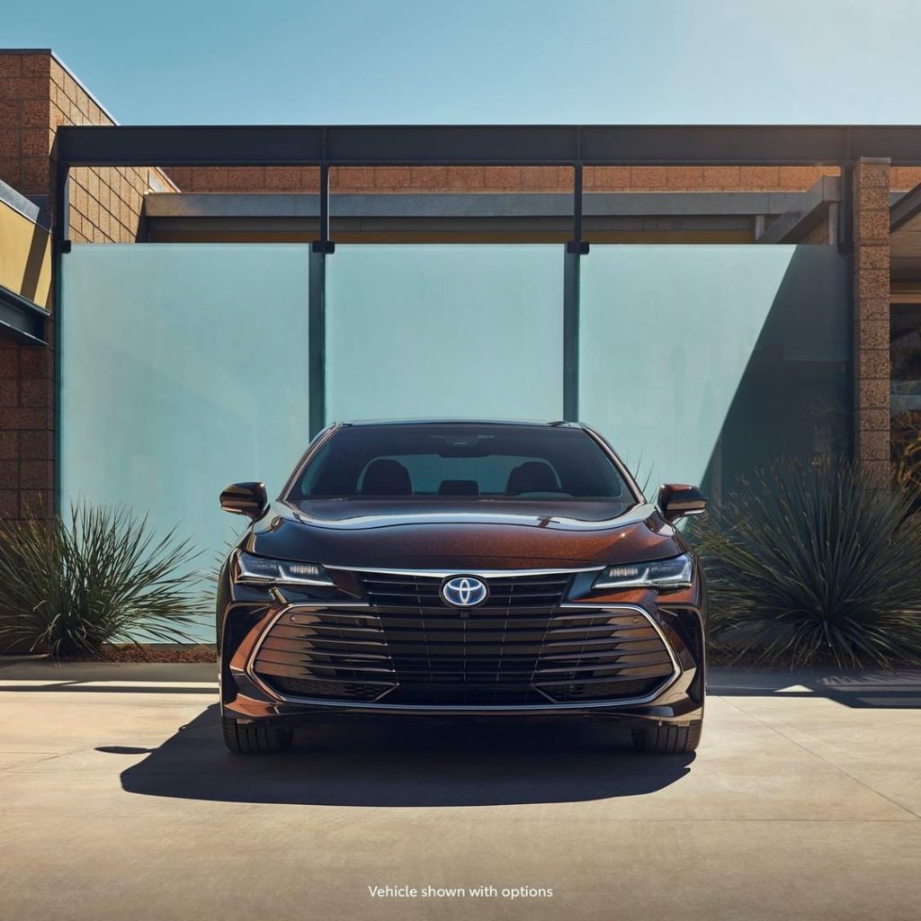 Unmistakable elegance. #Avalon #Hybrid #LetsGoPlaces...