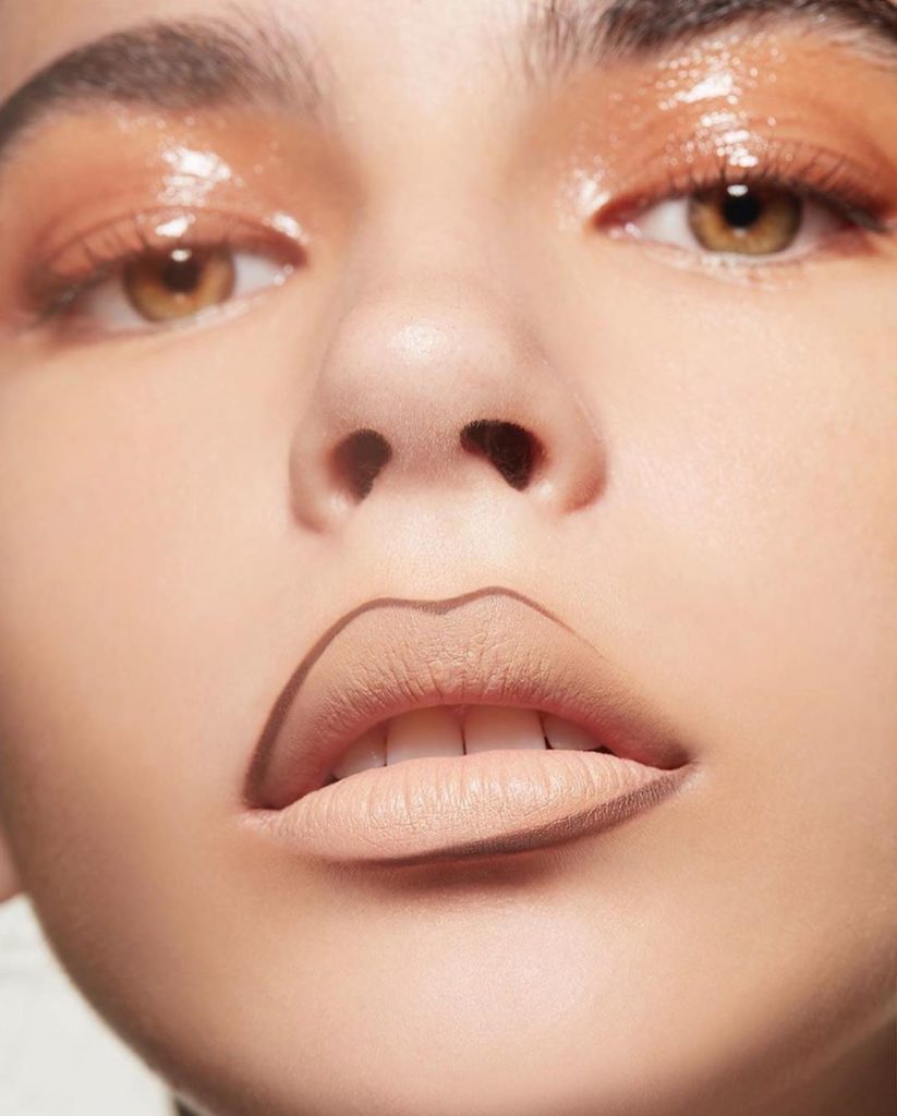 Add luster to a flawless Synchro Skin Self-Refreshing complexion with Crystal Ge...