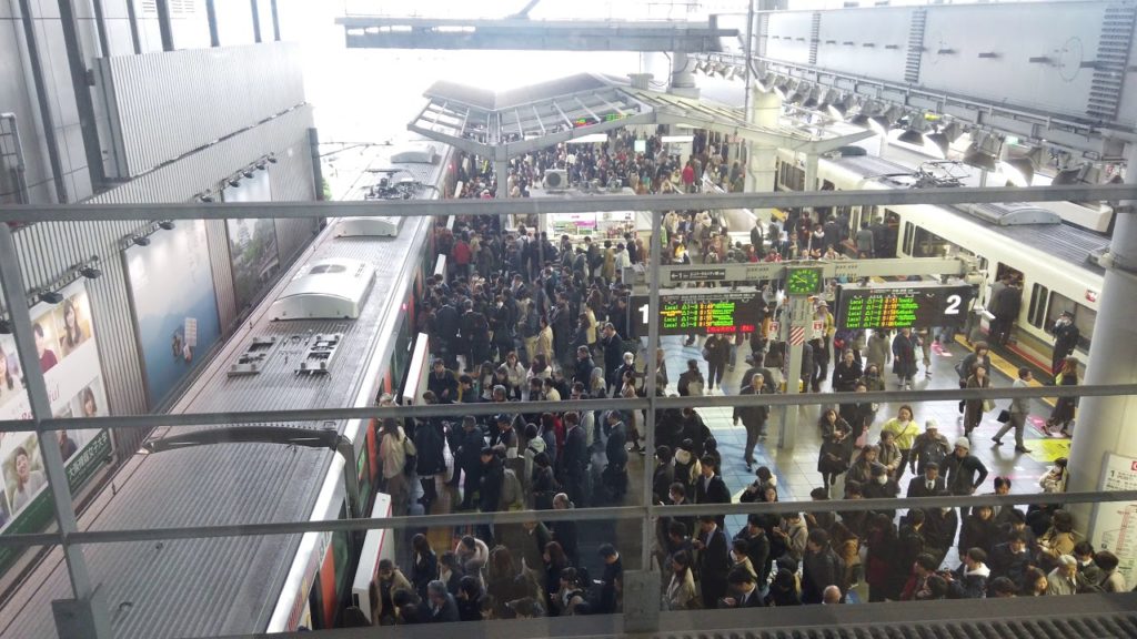 Osaka Station during commuting rush　通勤ラッシュ時の大阪駅