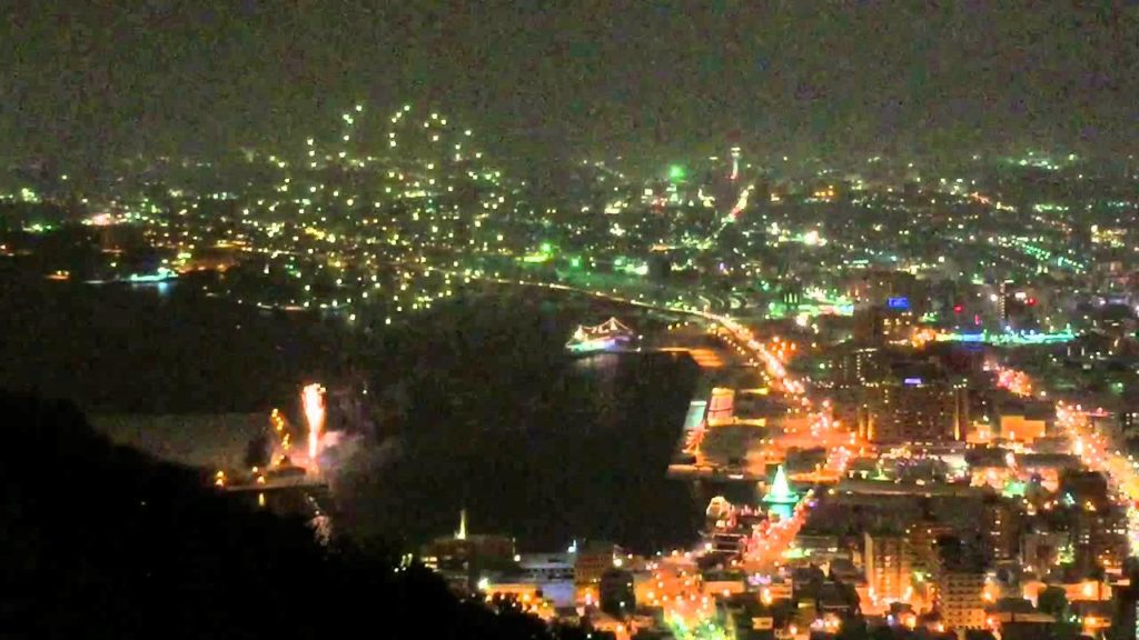 I looked at winter fireworks and Xmas tree from Mount Hakodate.