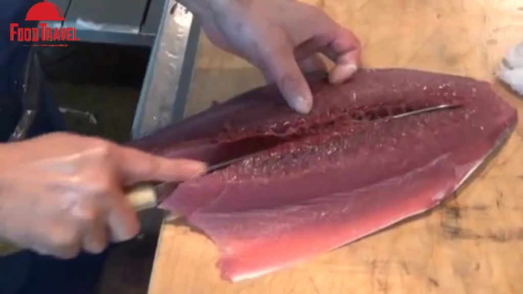 Japanese Street Food - BLUEFIN TUNA CUTTING SHOW / Tuna  Sashimi
