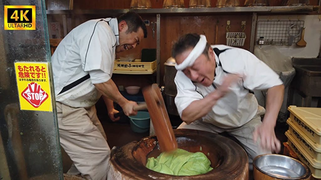 Japanese Street Food   SUPER FAST MOCHI POUNDING Japan　奈良県 中谷堂 高速餅つき