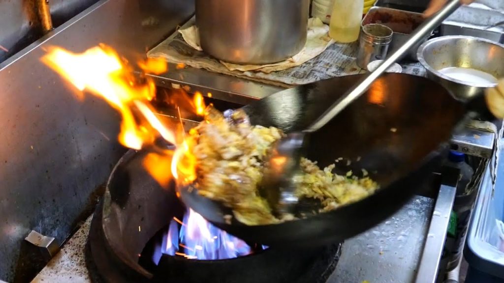 Japanese Chinese food - fried rice and Szechuan noodles　炒飯　坦々麺　刀削麺