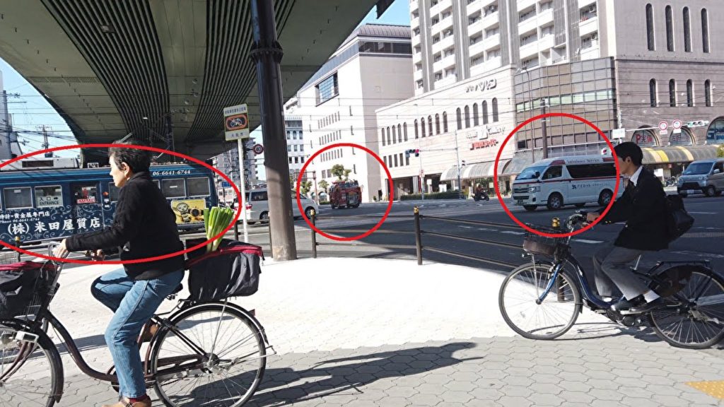 【珍】路面電車2台、救急車1台、消防車1台が同時に集まる珍しい瞬間　4K