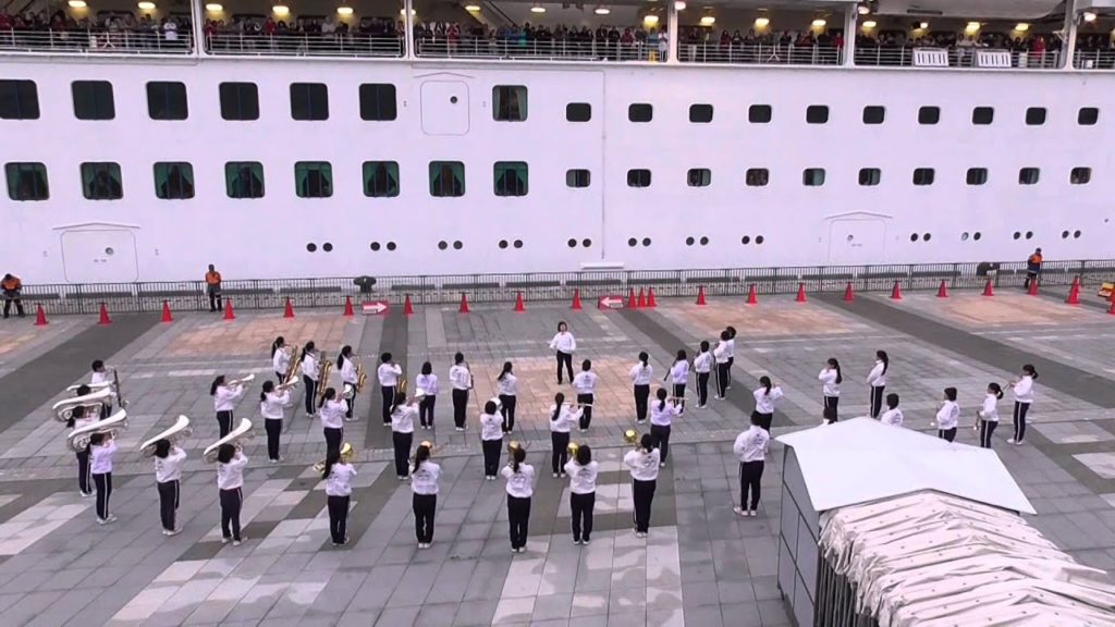 Sapphire・Princess　Departure Ceremony at Nagasaki-port Japan 7th April 2015 18:00