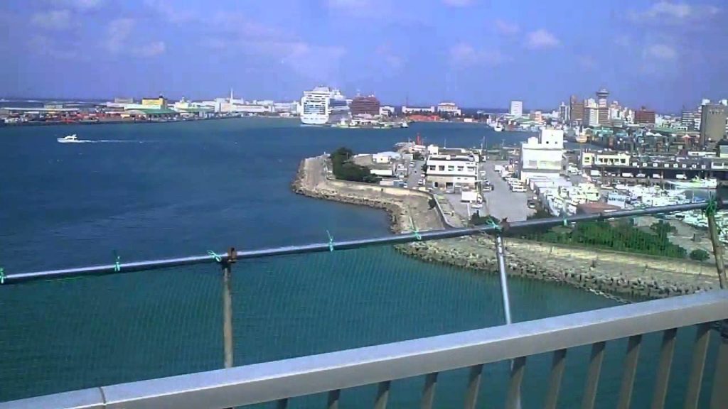 Diamond Princess from coach, Naha City, Okinawa, November 2008