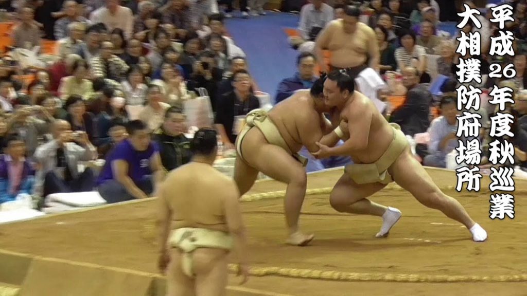 大相撲防府場所「横綱 白鵬が胸を出して ぶつかり稽古」 Sumo Hofu place "practice hit Yokozuna Hakuho is lend chest"