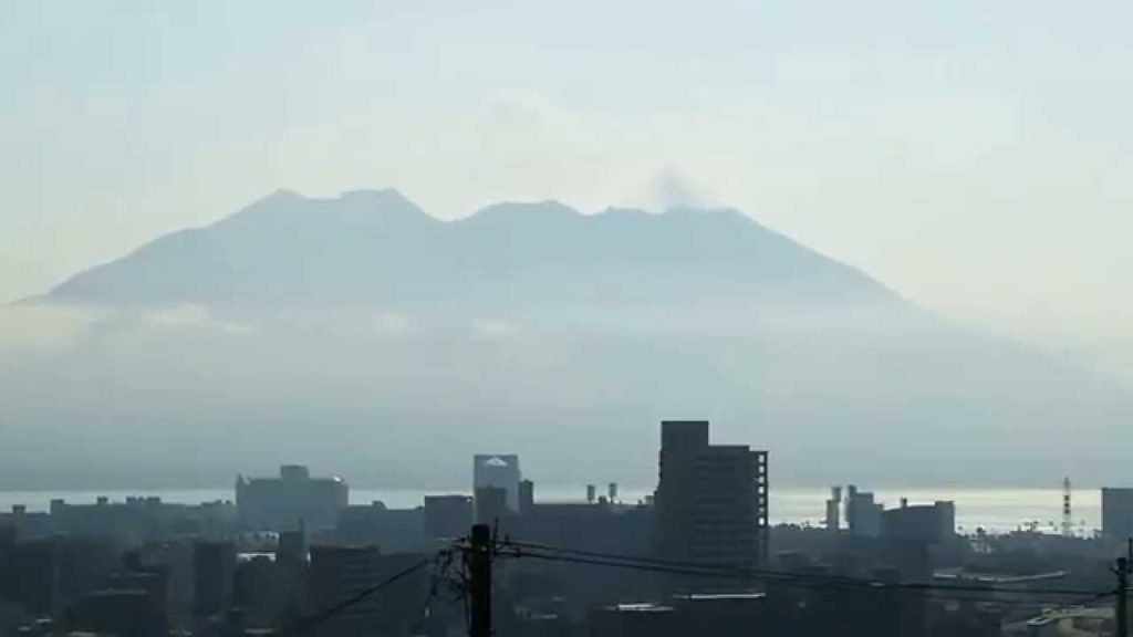Volcano Sakurajima in Kagoshima, Japan - Good Tourist Destination for Vacation - (2015/08/03 08:04)