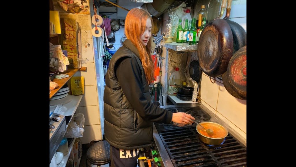 Live10만 구독자가 다 되어가도 알바하는 이유/여행 경비 마련중/여행유튜버