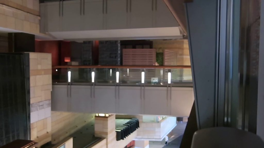 ~六本木ヒルズの滝(1) 内部、六本木、東京