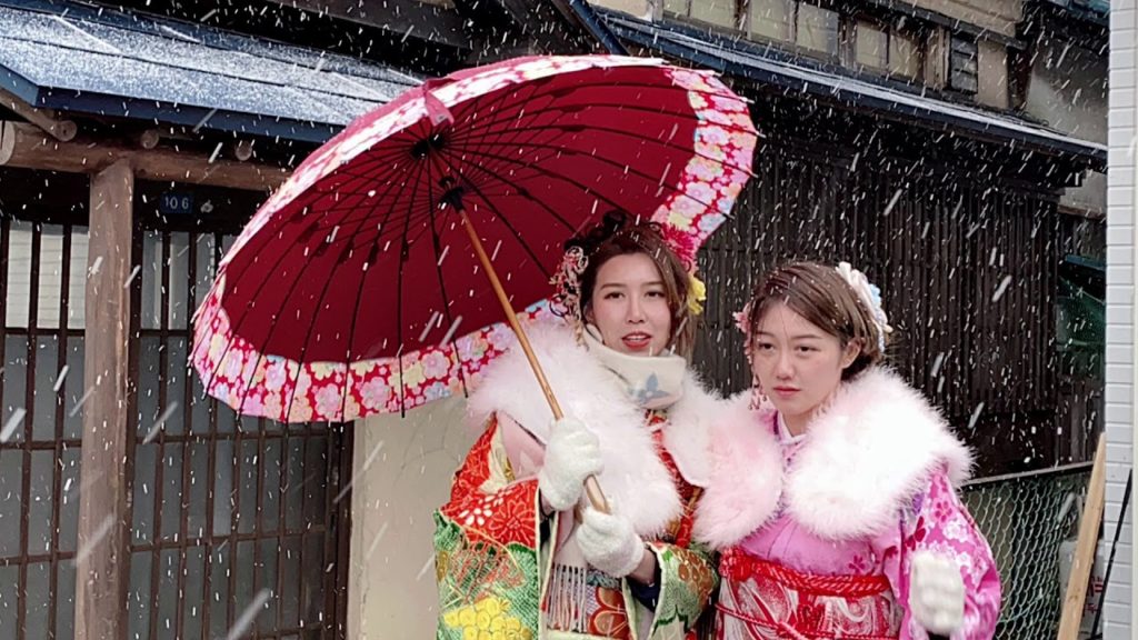 Winter Hokkaido Hakodate kimono experience.They are from Hong Kong.