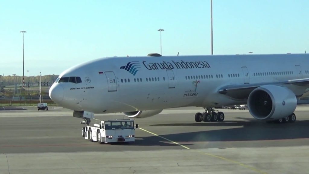 gay travel vlog : Garuda Indonesia Boeing 777-300ER PK-GIG GA89