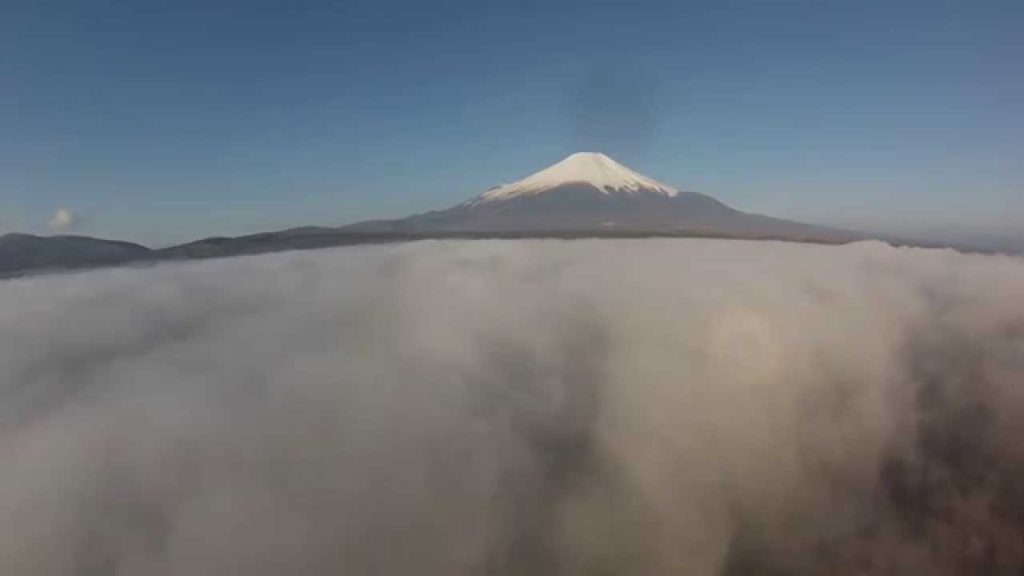 Aerial video of Mt.Fuji as seen from Lake Yamanakako with DJI-Phantom.
