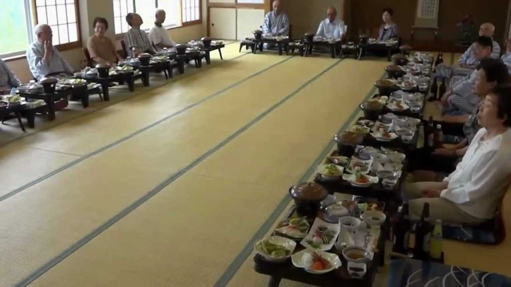 新潟　日帰り温泉　郷土料理　みかぐら荘　【ある日の宴会】