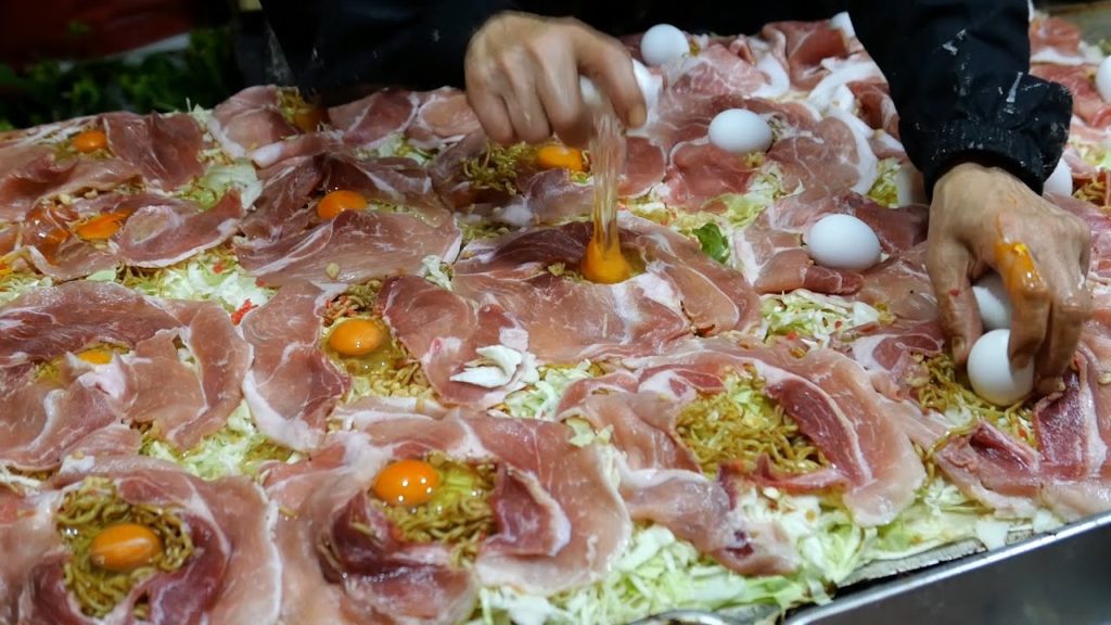 Japanese food stall – pork okonomiyaki 日本屋台 出店 お祭り Japanese food stall - pork okonomiyaki 日本屋台 出店 お祭り