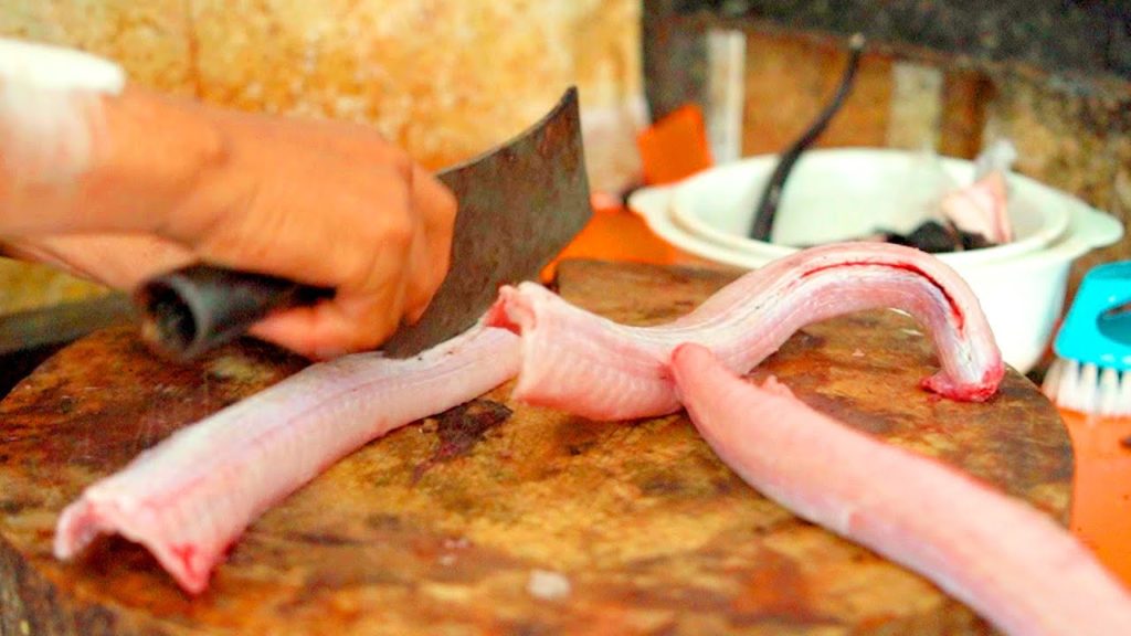 Thai Street Food: COBRA SNAKE MEAT | Bangkok, Thailand