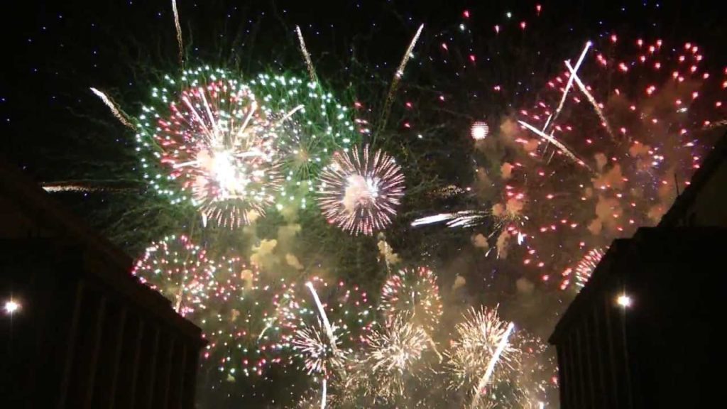 feu d'artifice Tour Eiffel PARIS 14 juillet  2011 bouquet final HD fireworks