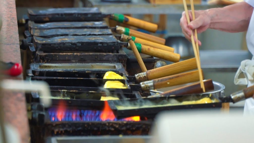 京都 錦市場のだし巻き卵 三木鶏卵 卵料理 和食 職人芸 Japanese omelette in kyoto Japan! 京都 錦市場のだし巻き卵 三木鶏卵 卵料理 和食 職人芸 Japanese omelette in kyoto Japan!