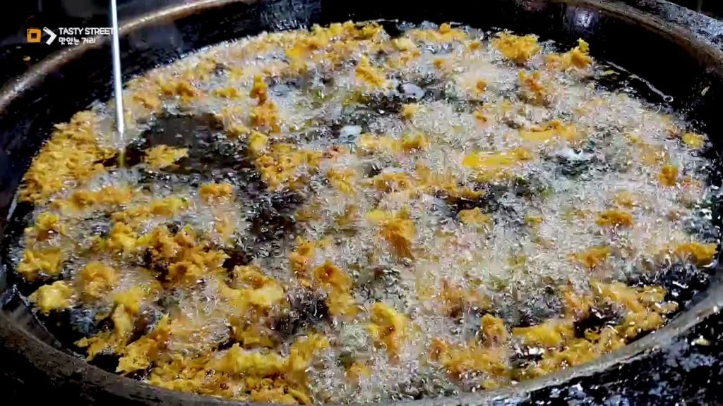 부산 국제시장, 40년 전통 국제 가마솥통닭 | 40 year's  amazing Fried Chicken | 길거리음식 | Korean Street Food Busan 3대통닭