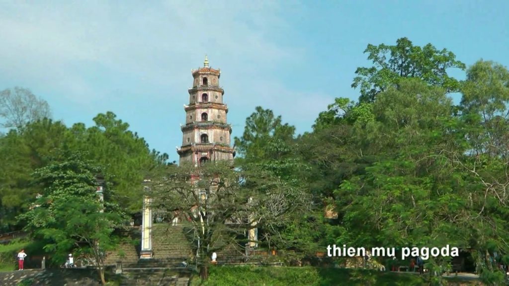 VIETNAM Thien Mu pagoda (Hue)