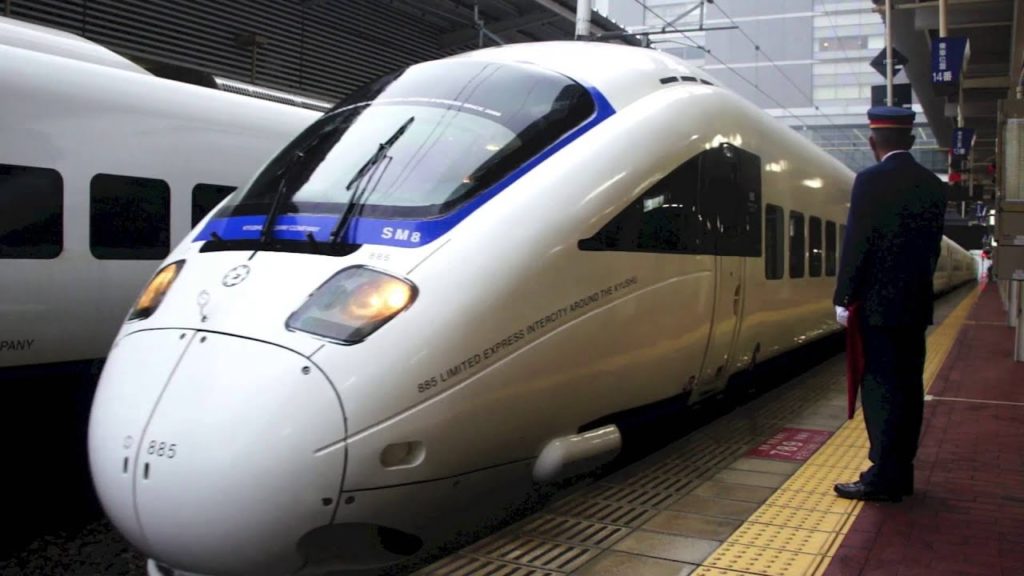 JR九州 博多駅 ソニック JR Kyushu HAKATA Station SONIC5 [일본철도영상 후쿠오카 하카타역 소닉 발차, 역무원 안내]  2013