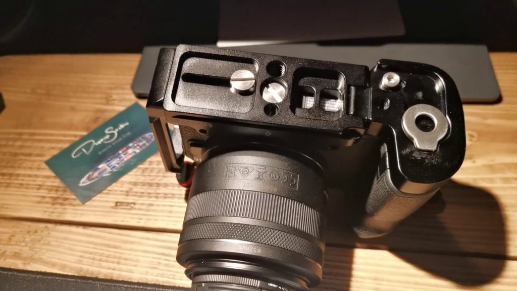 Canon EOS R excellent SmallRig L bracket
