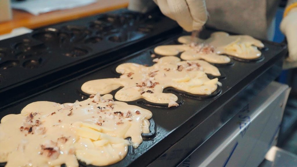 タコパン∥Octopus Bread∥문어빵∥Street Food in Japan