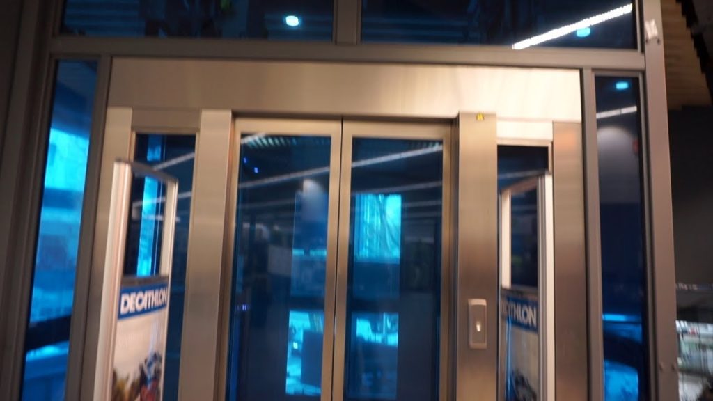 Very blue 2014 OTIS Gen2 MRL traction elevator @ Coolsingel 45, Rotterdam, Netherlands