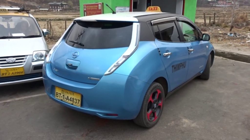 アキーラさん発見①ブータン・パロ市で日産の電気自動車リーフのタクシー,Nissan LEAF taxi in Paro in Bhutan