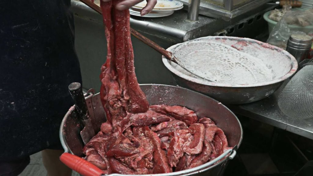 Taiwanese Street Food - Red Pork Cutlet (Tonkatsu) @ Yansan Night Market Taipei