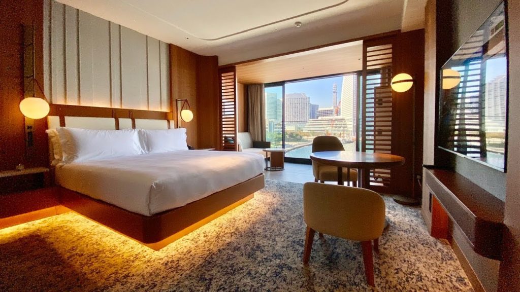 InterContinental Yokohama Pier8 (インターコンチネンタル横浜Pier8), Deluxe/Club King City View Room