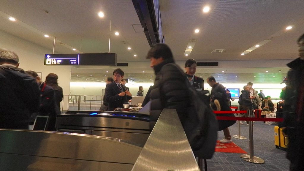 (4k) 羽田空港 那覇行き シーズンオフ冬でも連打 JAL 国内線 ダイアモンド優先搭乗ゲート音 Oneworld Emerald Gate sound /Zoom Q2n-4K (4k) 羽田空港 那覇行き シーズンオフ冬でも連打 JAL 国内線 ダイアモンド優先搭乗ゲート音 Oneworld Emerald Gate sound /Zoom Q2n-4K