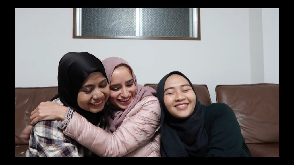 MUSLIMS WORKING IN JAPAN MUSLIMS WORKING IN JAPAN