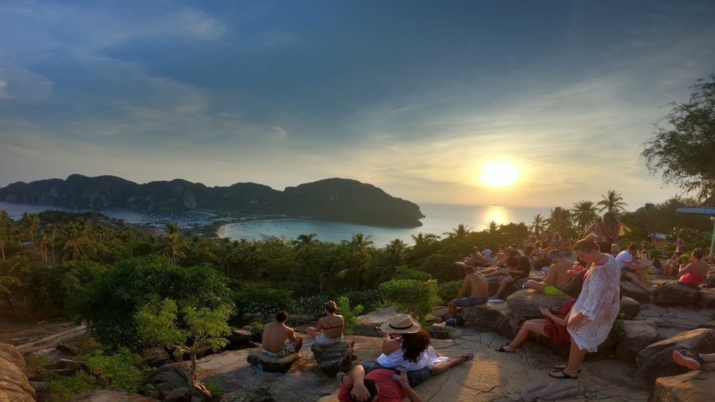 Koh Phi Phi Tailândia 2019 Parte 3 View Point , Escadaria (Partindo do Japão). Koh Phi Phi Tailândia 2019 Parte 3 View Point , Escadaria (Partindo do Japão).